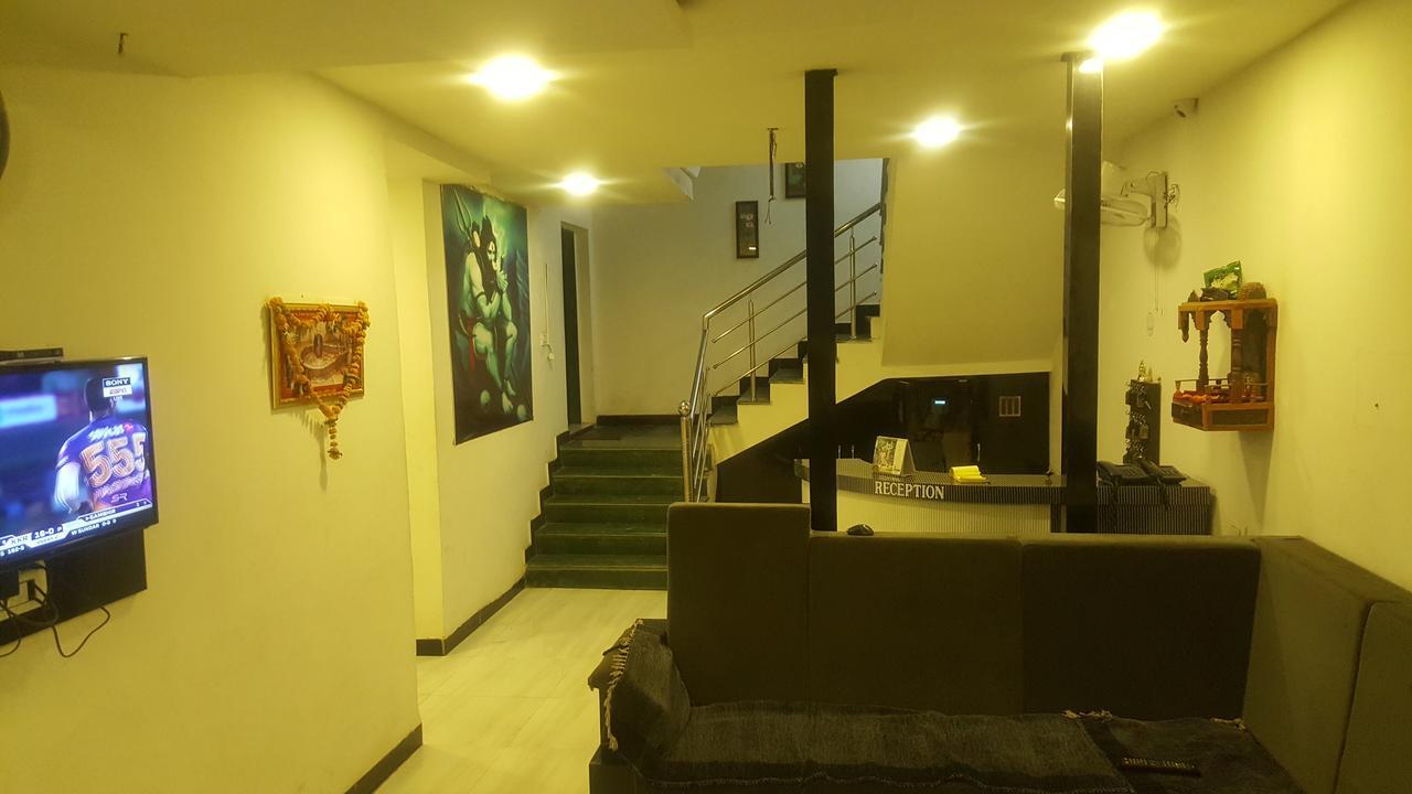 Hotel Kalajanki Удджайн Экстерьер фото